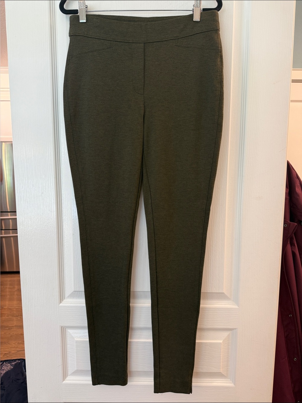 Chicoโs Womenโs Olive Green Ponte Skinny Pants, size 1T